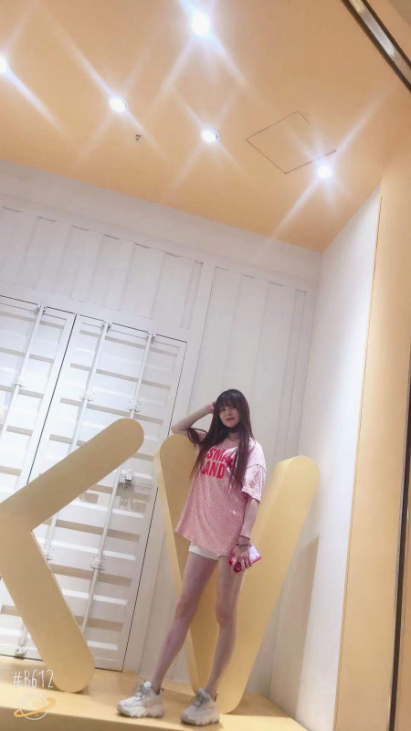 万胜围 不错的妹子